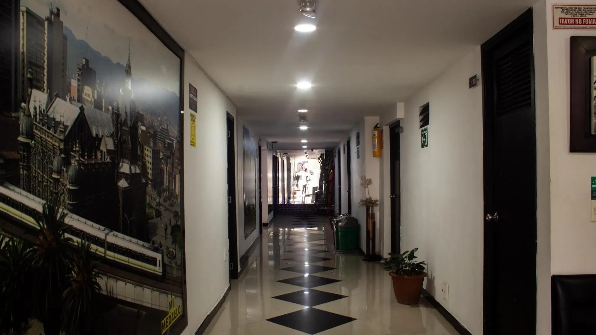 מדיין Hotel Laureles De Aburra