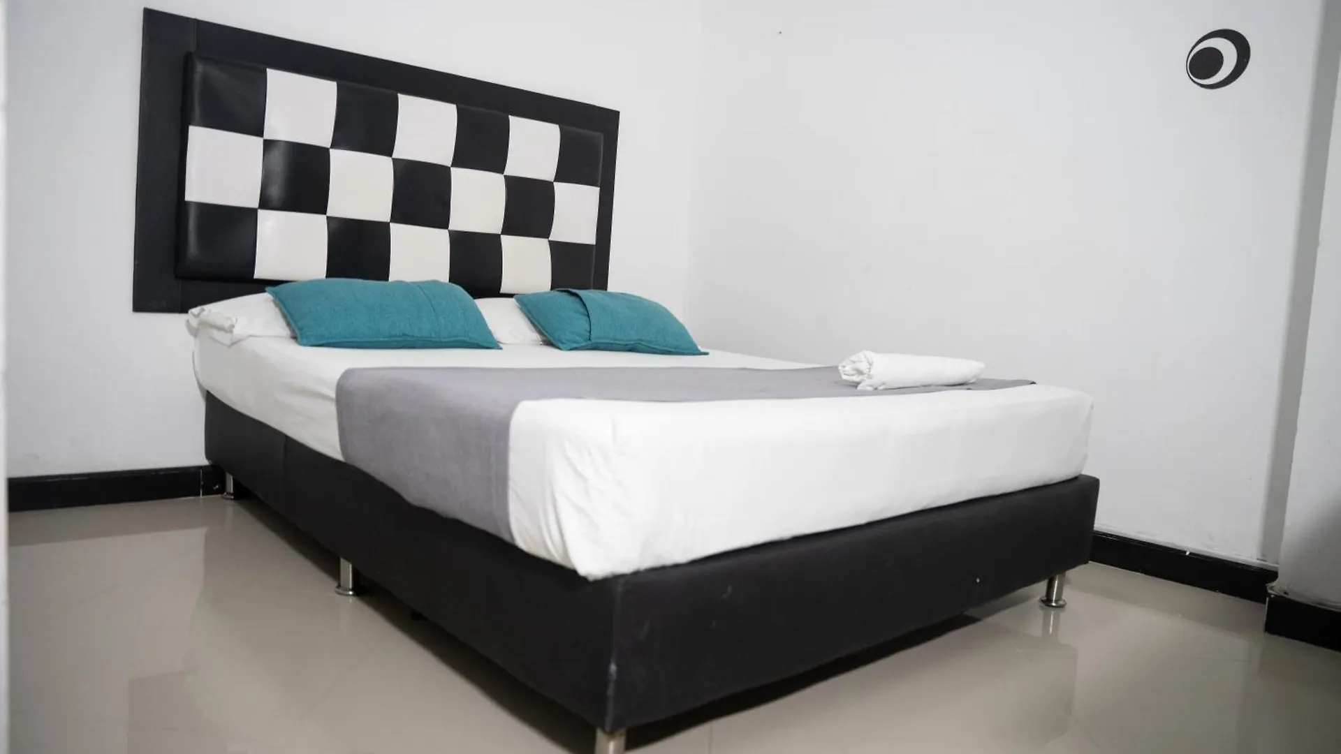 מדיין Hotel Laureles De Aburra